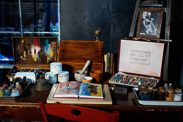 4 Particolare dello Studio di Frida tavolo scrittoio con Diario e colori