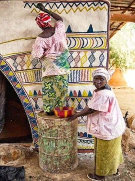 Le case dell'arcobaleno: i dipinti delle donne Ndebele